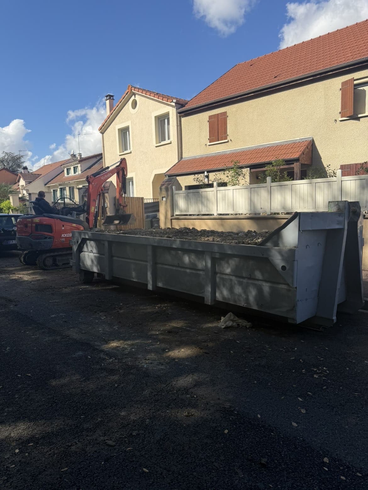 Évacuation de gravats par une entreprise de débarras en Île-de-France